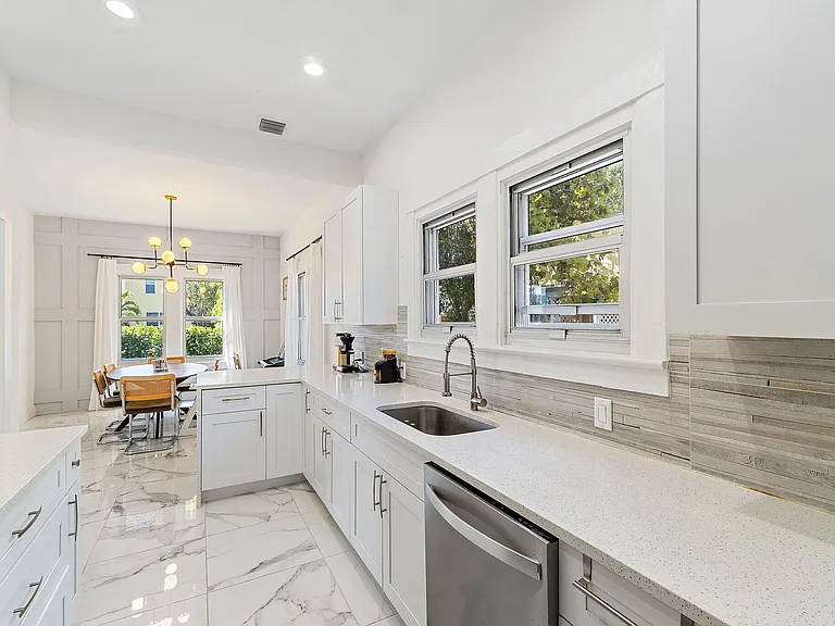 423 Avenida Alegre — Photo 13
