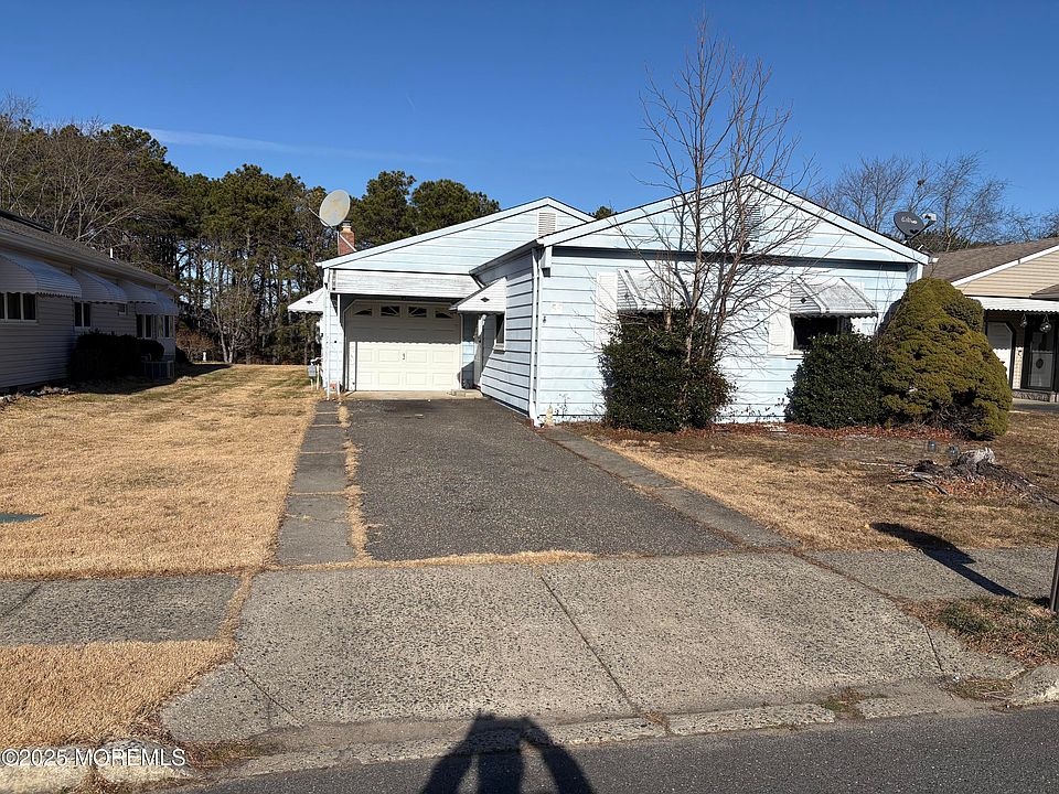 1st image of 55 Selkirk Avenue