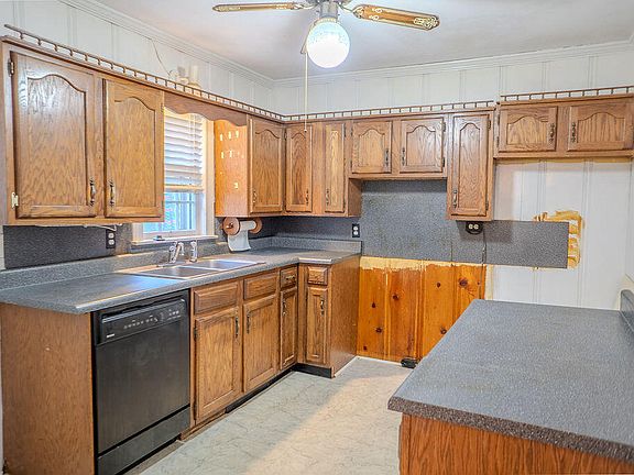 3rd image of 103 Bennett Ct