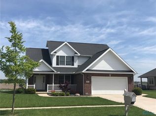 1812 Timber Ridge Dr, Bowling Green, OH 43402