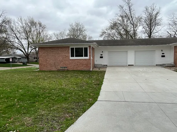 704 W 28th St, Cedar Falls, IA 50613