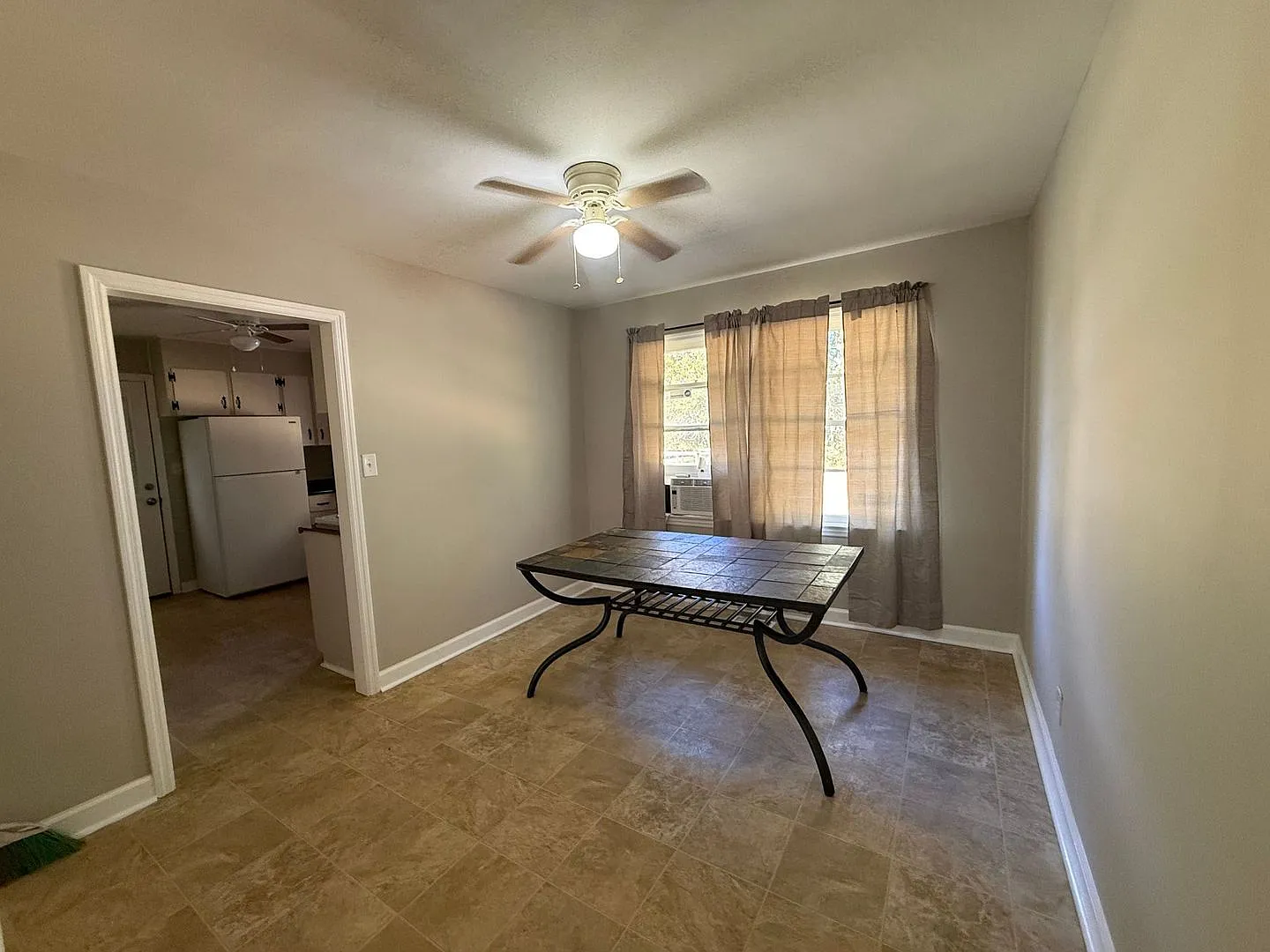 3 bedroom, 2 bath House — Photo 4