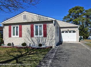 25 Plymouth Drive, Toms River, NJ