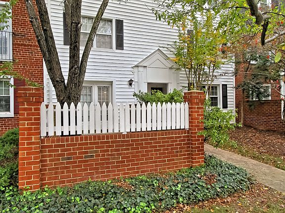 3rd image of 2838A S Wakefield St