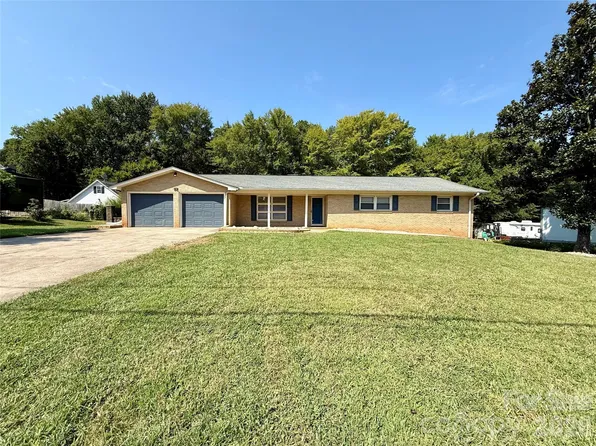 213 Lakeview Dr, Harrisburg, NC 28075