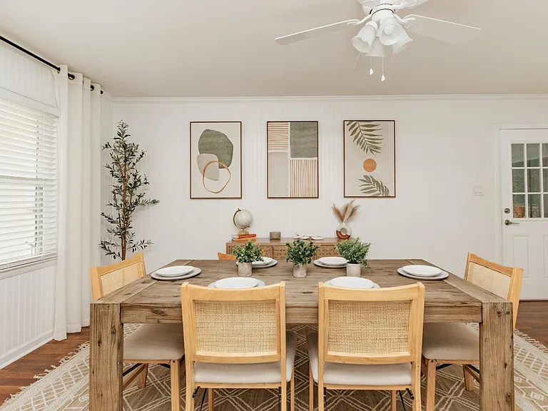 Dining Room w/ 6 seats & 3 barstools