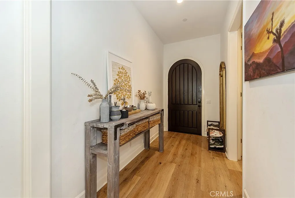 5 bed, 5.5 bath, 3003 sqft, $9,000 — Photo 2