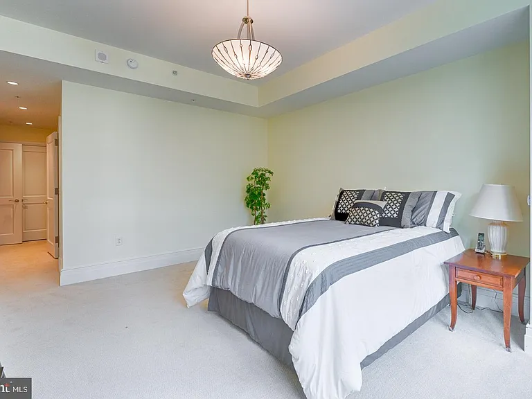 130 S 18th St #602 — Photo 8