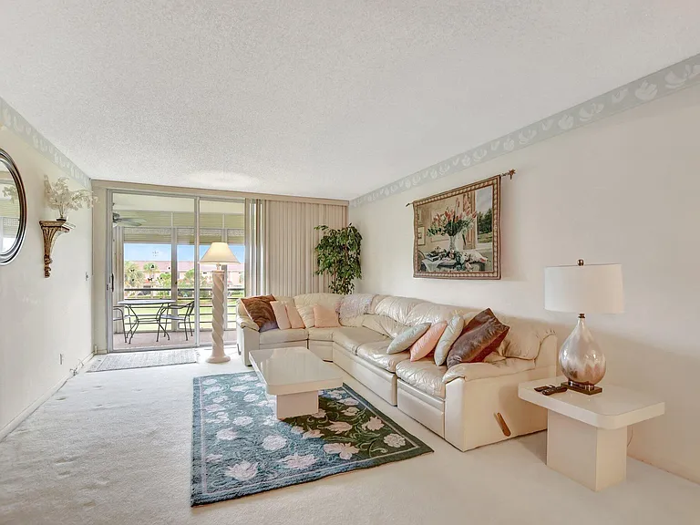 23099 Barwood Ln N #306 — Photo 7