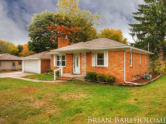 2nd image of 862 Covell Ave NW