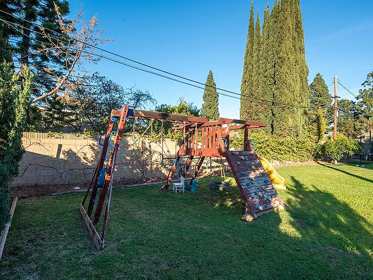 540 N Park Ln — Photo 3