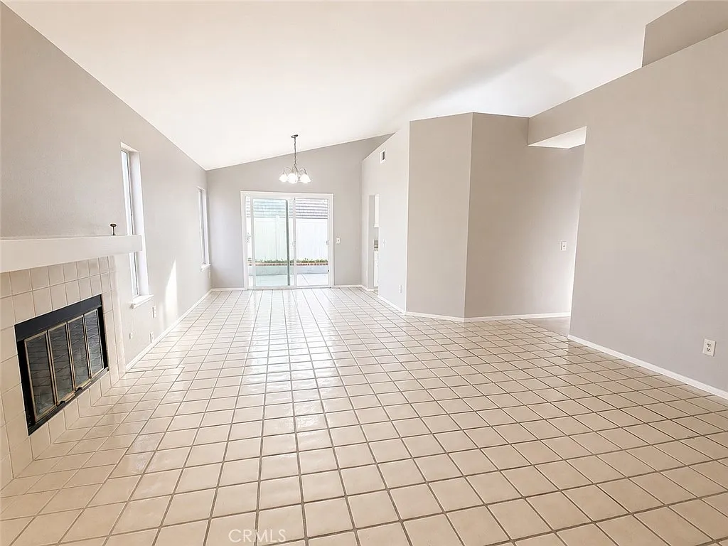 3 bed, 1414 sqft, $3,200 — Photo 2