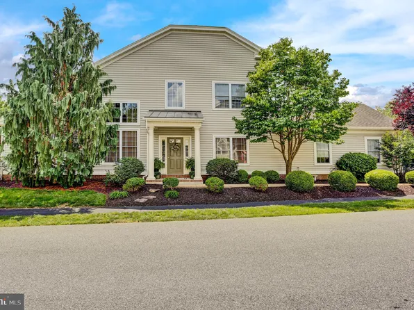 425 Oak Hill Ln, Reading, PA 19610