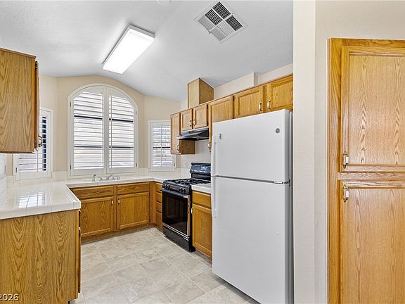 5th image of 2712 Strathmoor Dr