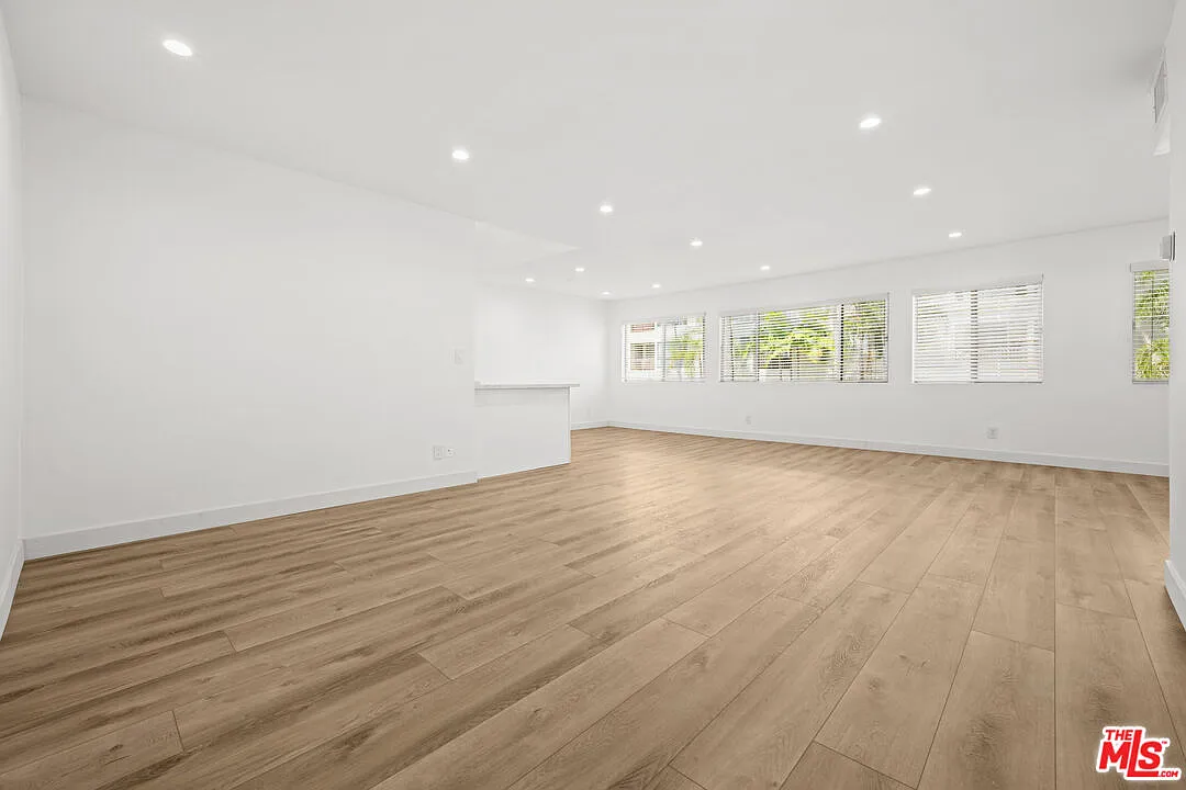 2 bed, 2.0 bath, 1400 sqft, $6,150 — Photo 4