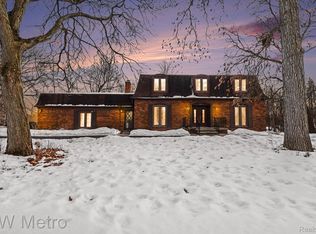 5865 Dunmore Ct, West Bloomfield, MI 48322