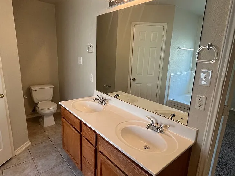 1607 Schottische Ln — Photo 12