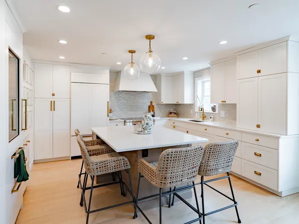 237 Bunker Hill St Unit 237, Charlestown, MA 02129