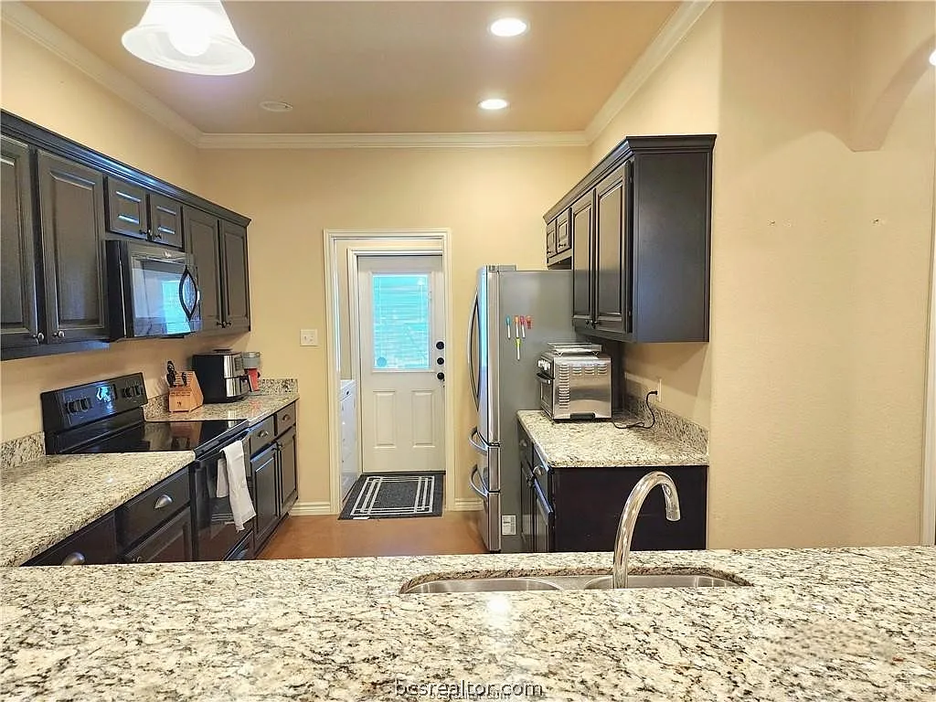 3 bed, 1261 sqft, $825 — Photo 3