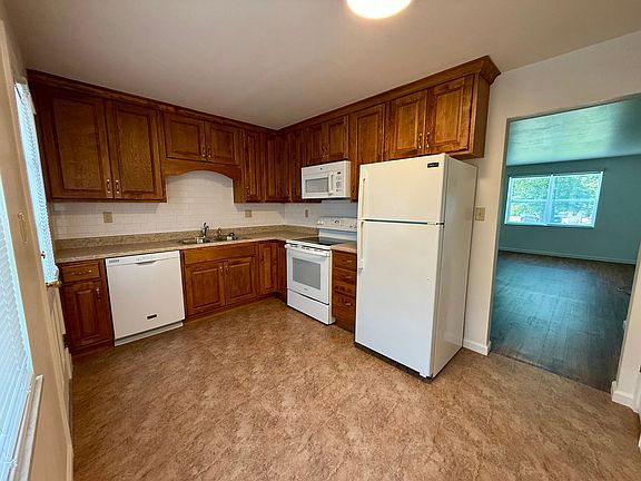 5th image of 1206 W 9th St #101