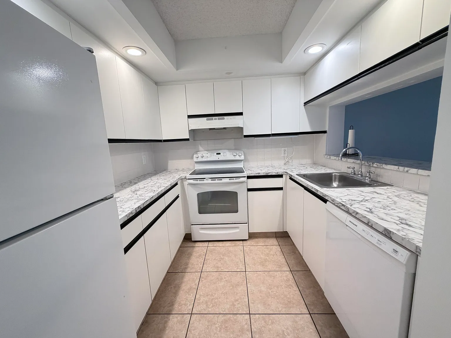 1 bed, 1.5 bath, 1045 sqft, $1,800 — Photo 3
