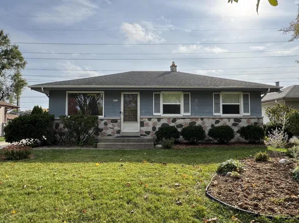 8225 W Waterford AVENUE, Greenfield, WI 53220