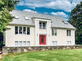 82 N Main St, Assonet, MA 02702