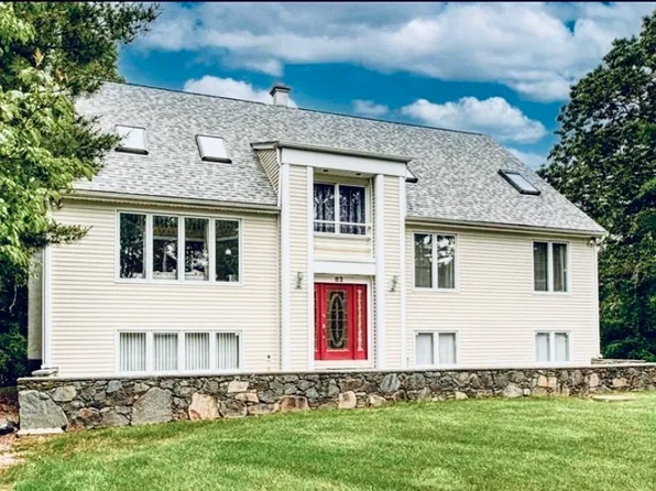 82 N Main St, Assonet, MA 02702
