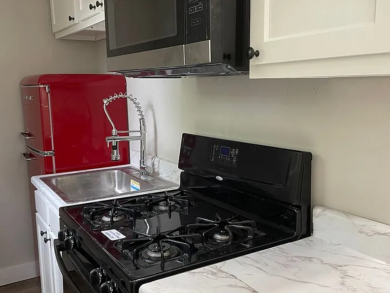 58-60 Woodlawn St — Photo 7
