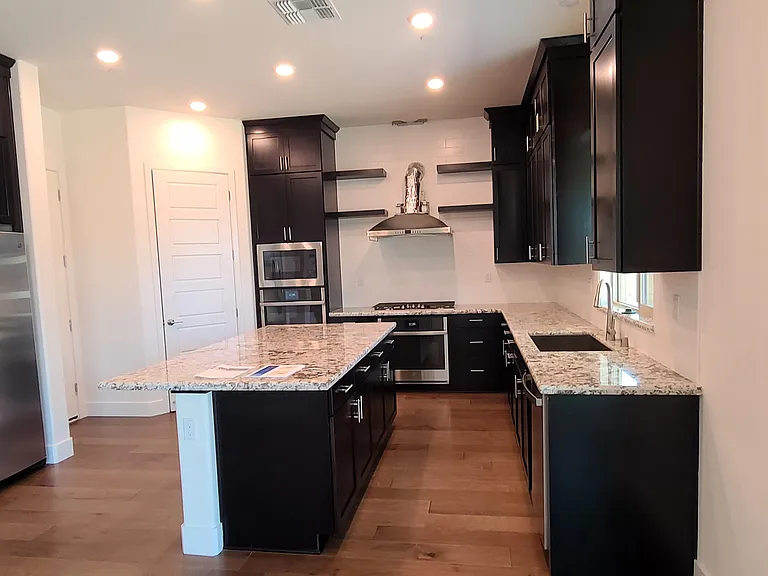 2208 Randolph Pl — Photo 8