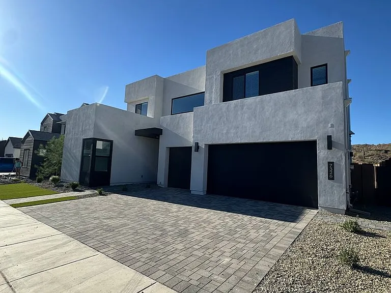 7326 W Running Deer Trl — Photo 2