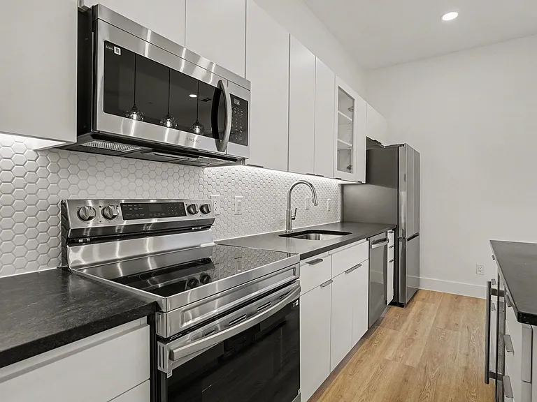 2217 N Fitzhugh Ave #202 — Photo 9