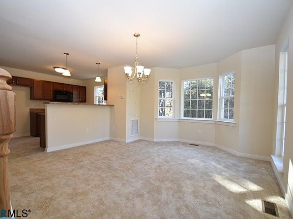 3rd image of 17 Bays Farm Dr