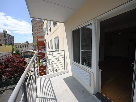 3rd image of 158 Johnson Ave APT 506