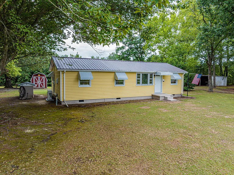 407 Conwell Rd — Photo 1