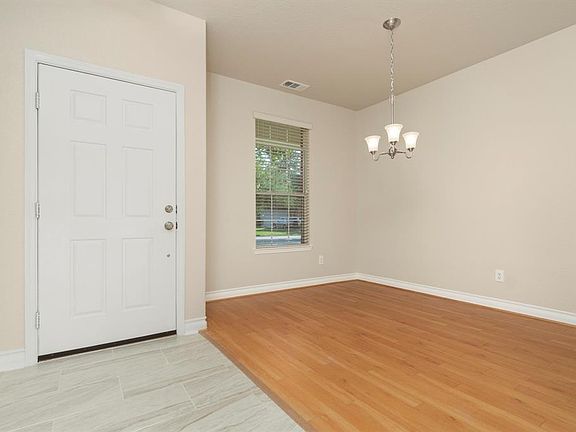 4th image of 2527 Camden Park Dr