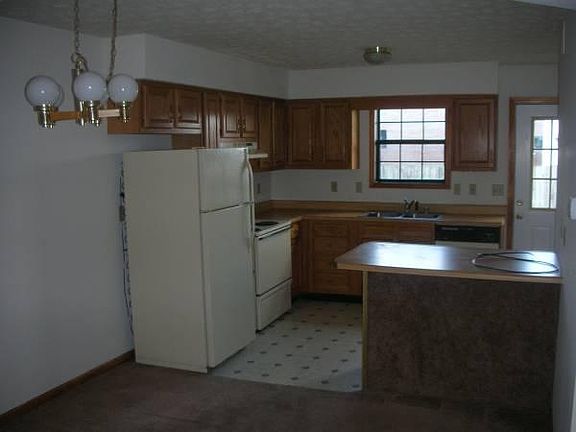 2nd image of 424 Garden City Dr #2