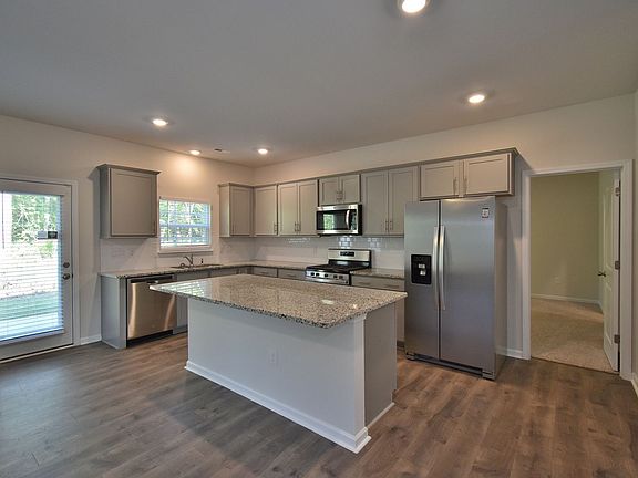 5th image of 163 Rosemount