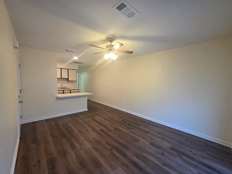 Building Photo - 4780 Pontchartrain Dr #106