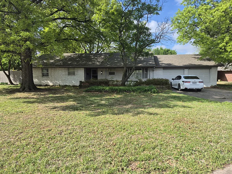 1414 E Boyd St — Photo 1