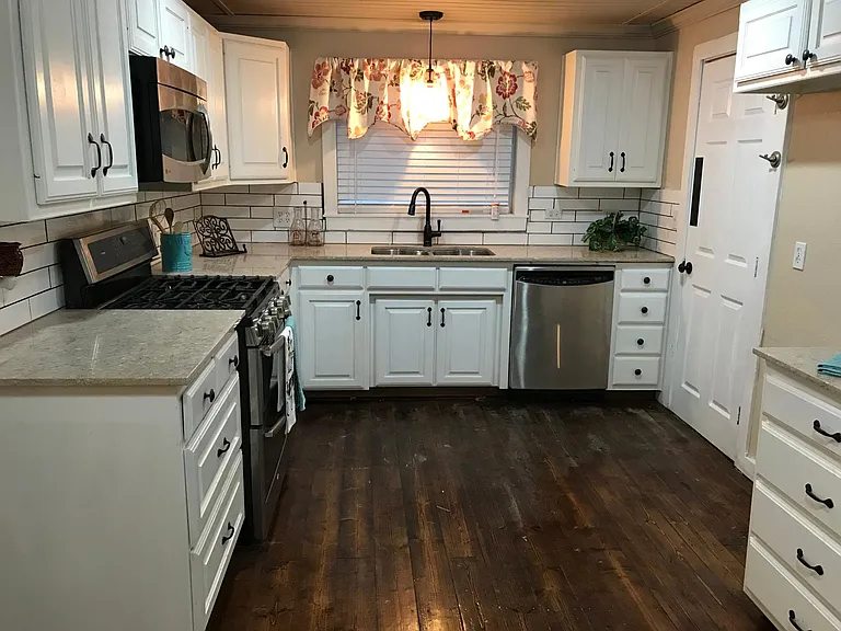 308 W Elm St — Photo 9