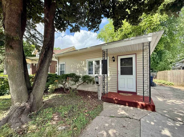 307 S Jackson St, Janesville, WI 53546