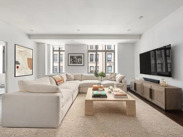 125 W 22nd St APT 9C, New York, NY 10011