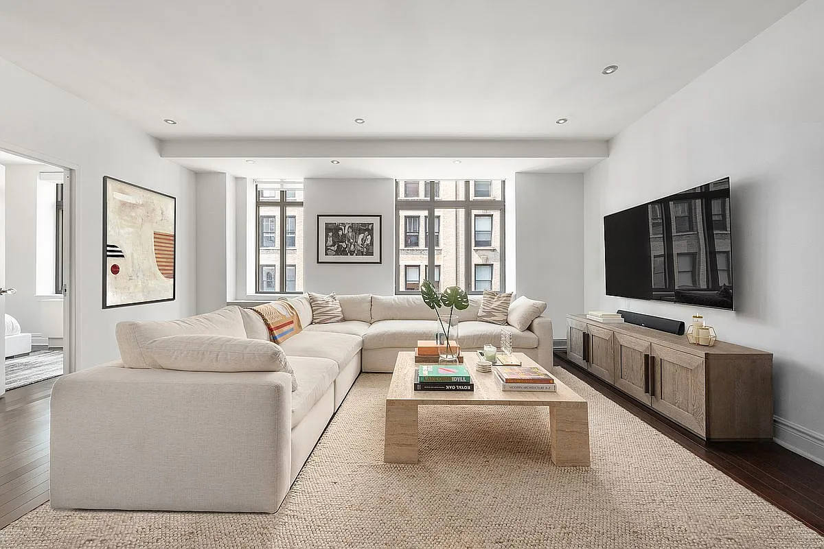 125 W 22nd St APT 9C photo 1
