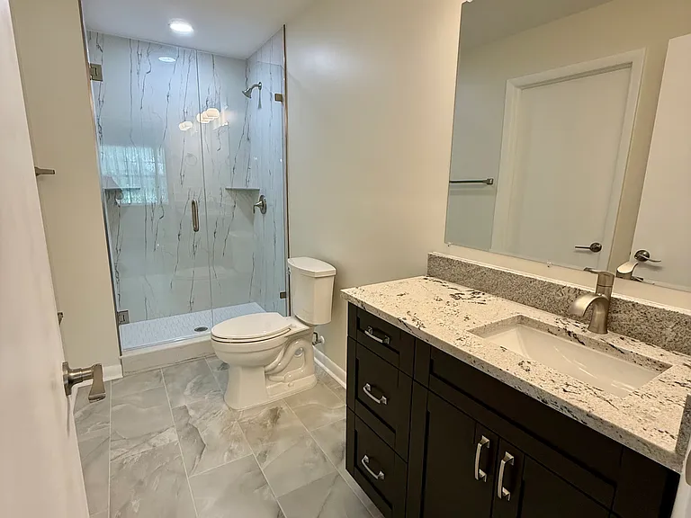512 Oakhurst St — Photo 3