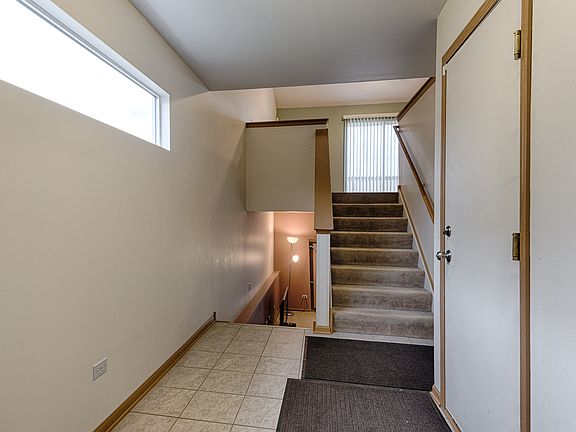 4th image of 1701 Fieldstone Dr S #1