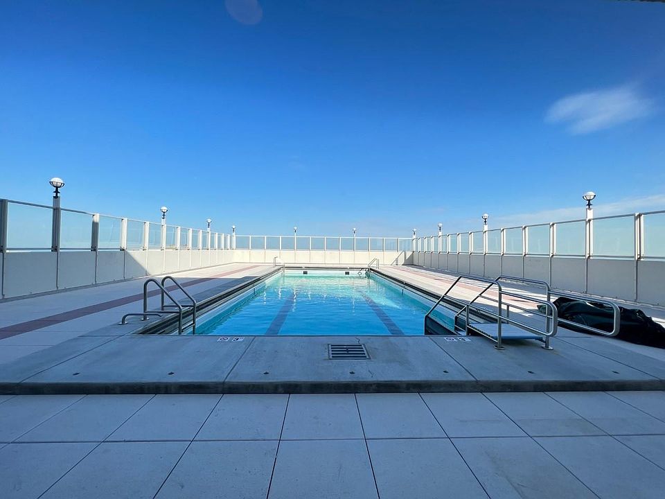 1st image of 2628 N Lakeview Ave #2405
