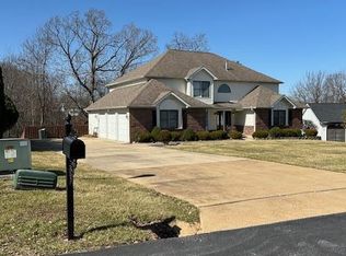 2409 Oakmont Ct, High Ridge, MO 63049