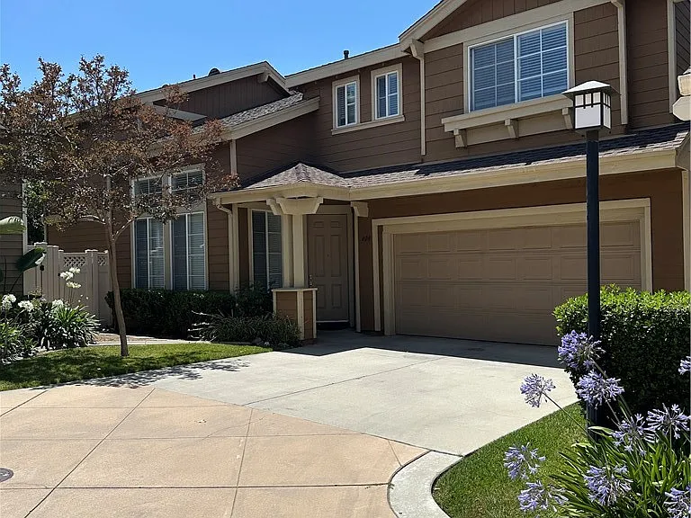408 Middlebury Ct — Photo 2