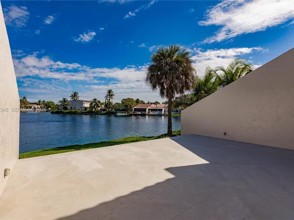 7238 Jacaranda Ln #7238, Hialeah, FL 33014